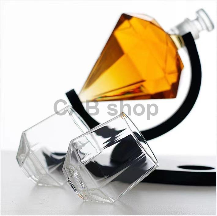 Diamentowy zestaw upominkowy do whisky 850ml wraz ze szklankami WS-015