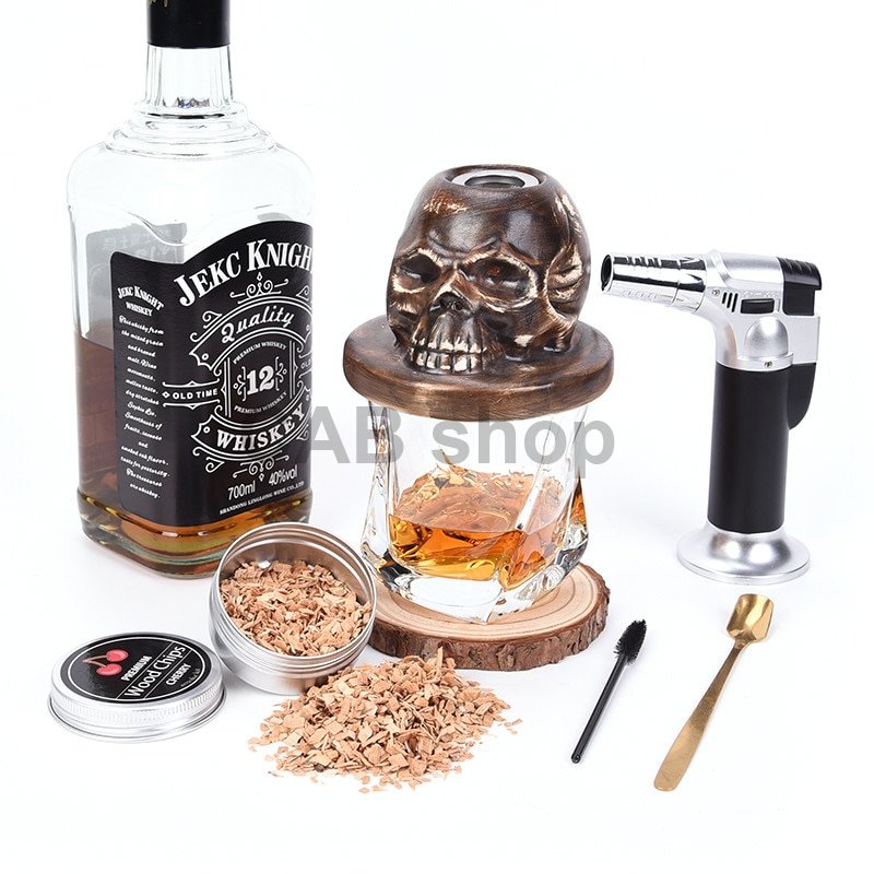 Keramična lobanja za dimljenje viskija in koktajlov Skull Smoker – darilni komplet s 4 vrstami lesnih sekancev