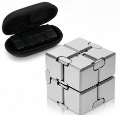 Infinity Cube – antistresna zložljiva kocka 4 × 4 × 4 cm iz ABS plastike Silver