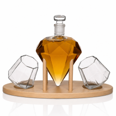 Dárková sada Diamond na Whiskey 850ml se skleničkami lights